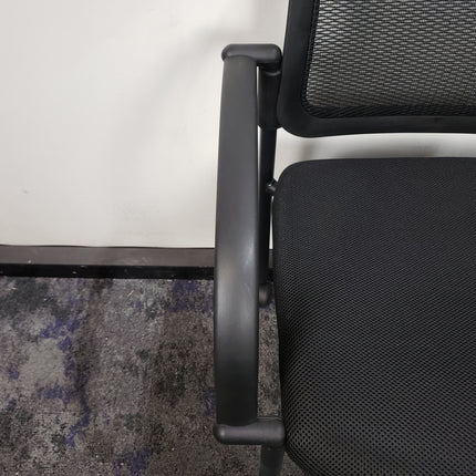 Rolling Mesh Back Guest Chair