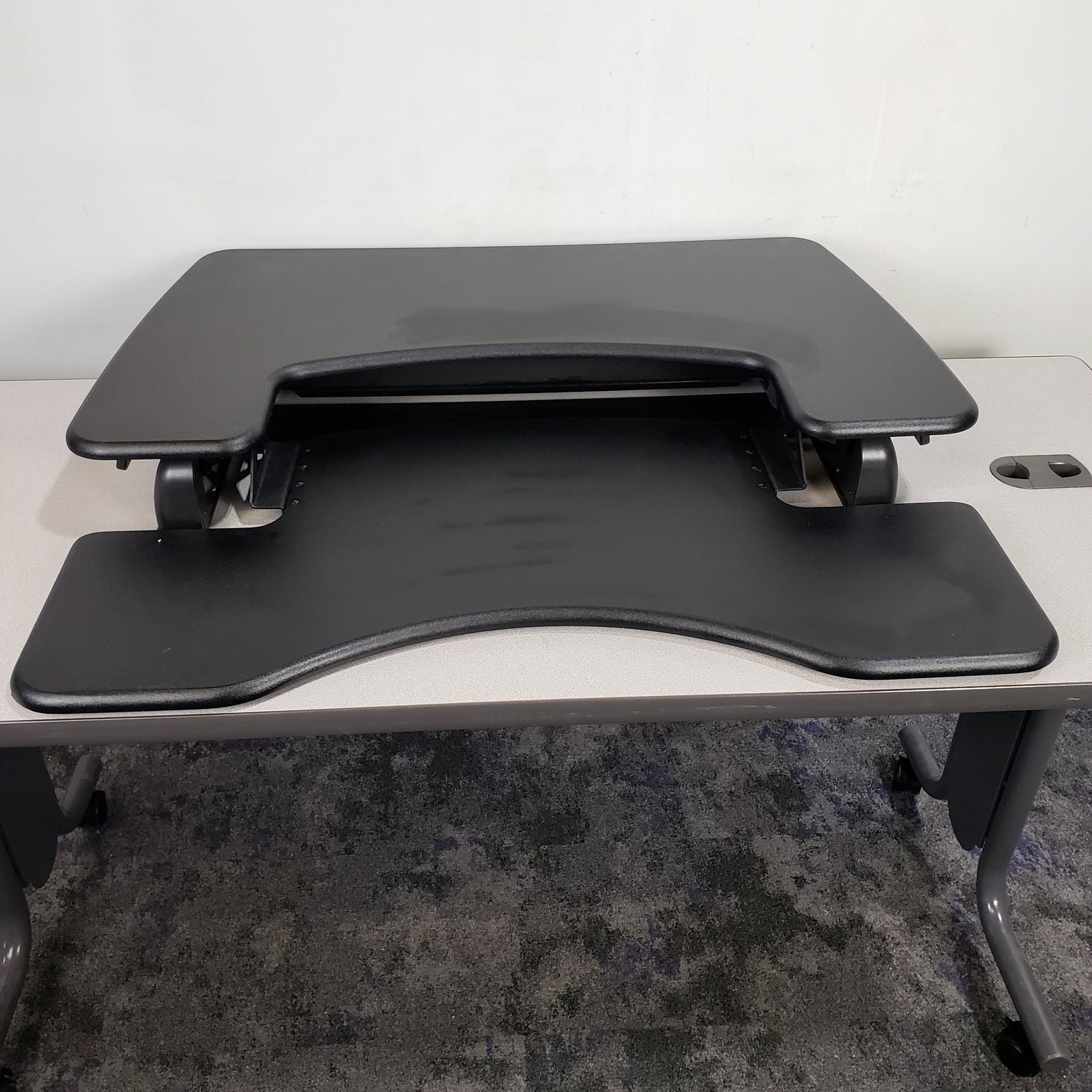 Desks in Minneapolis, St. Paul, Plymouth, MN Used Office Furniture — TJ Office Furniture