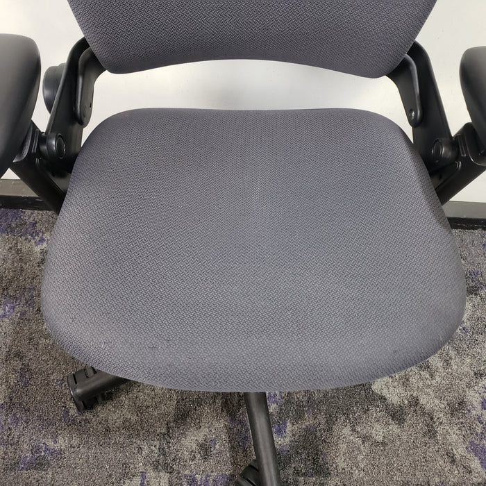 Steelcase V1 Leap