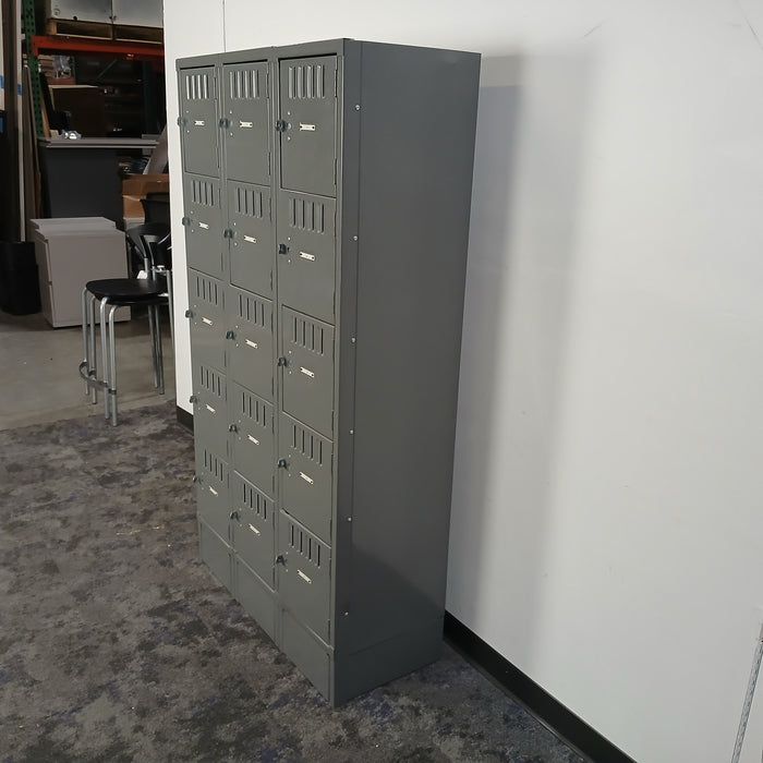 15 Locker Bank