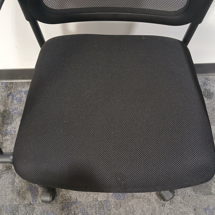 Rolling Mesh Back Guest Chair