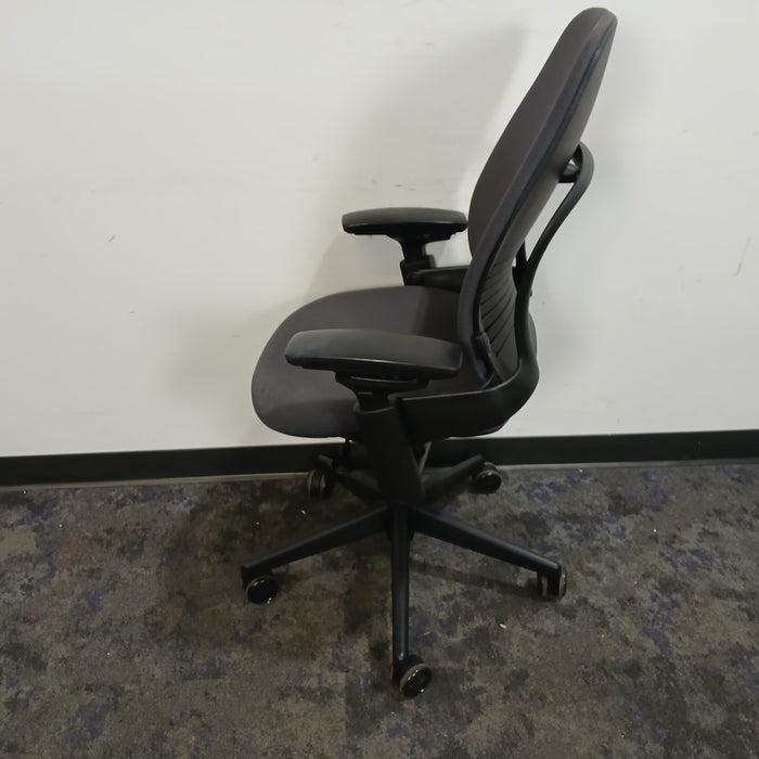 Steelcase Leap V2