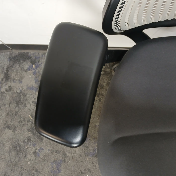 Knoll Generation Chair