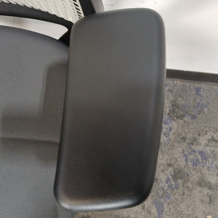 Knoll Generation Chair