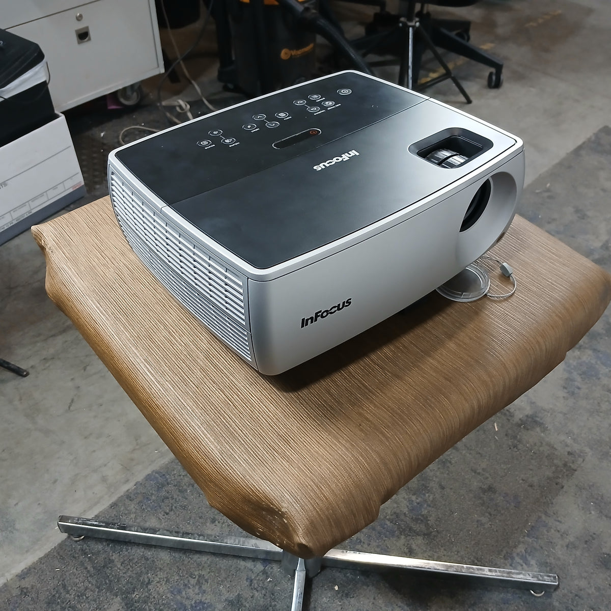 Projector Furnite DLP Projector | Used office furniture in Minneapolis and St. Paul MN ...