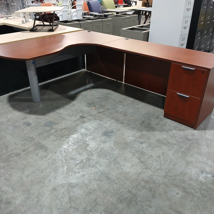 Bullet Shaped L-Desk