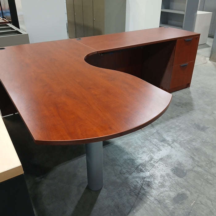 Bullet Shaped L-Desk