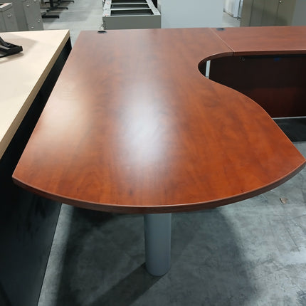 Bullet Shaped L-Desk