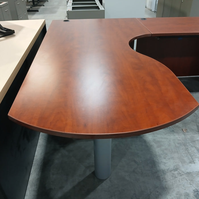 Bullet Shaped L-Desk