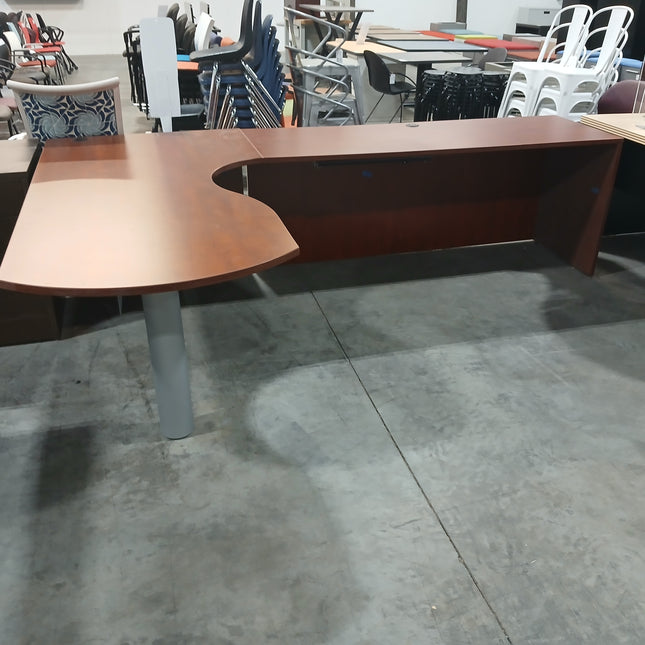 Bullet Shaped L-Desk