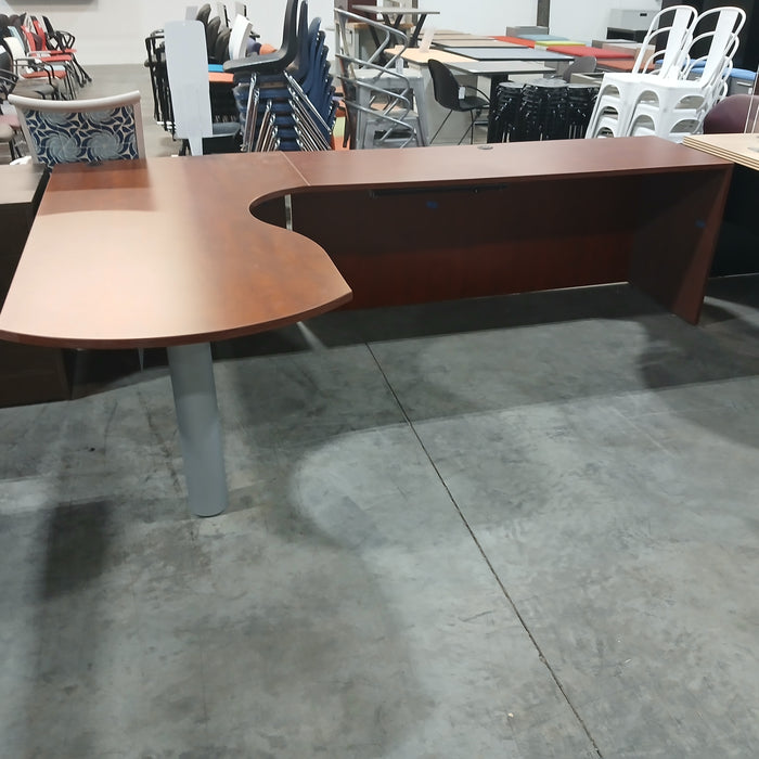 Bullet Shaped L-Desk