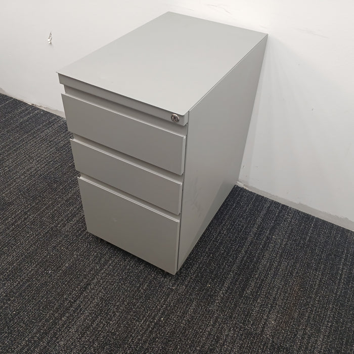 3 Drawer B/B/F Pedestal File Cabinet