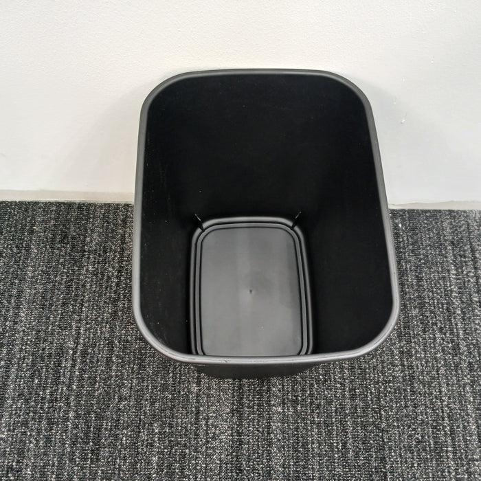 Trash can