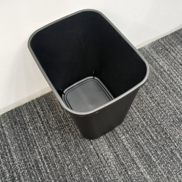 Trash can