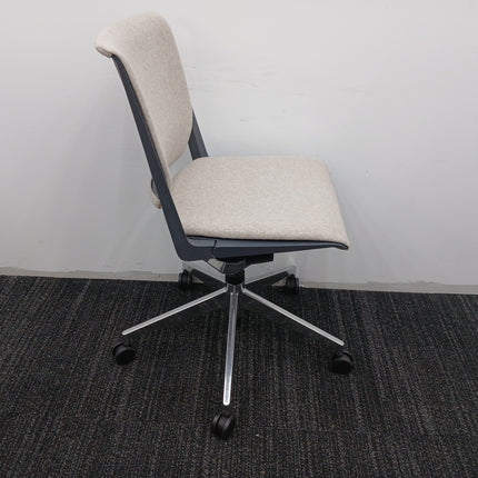 Very Guest Chair
