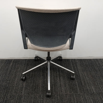 Very Guest Chair
