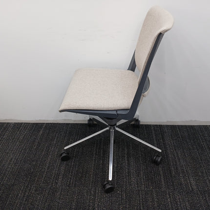 Very Guest Chair