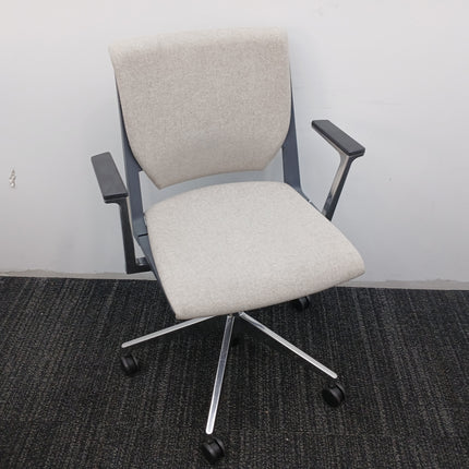 Very Guest Chair