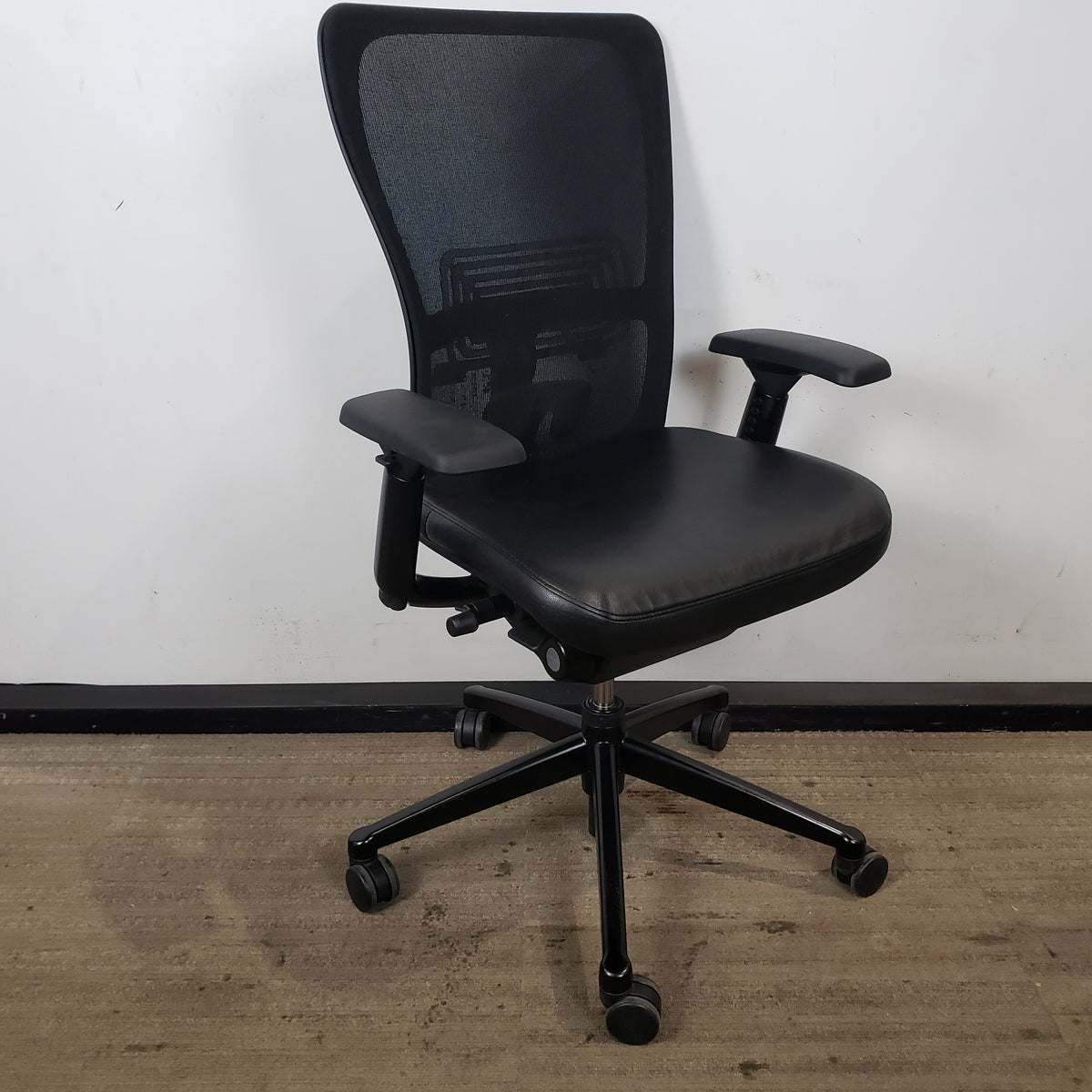 Used Office Chairs : Haworth Zody Task Chair - (Grey Striped) at Furniture  Finders